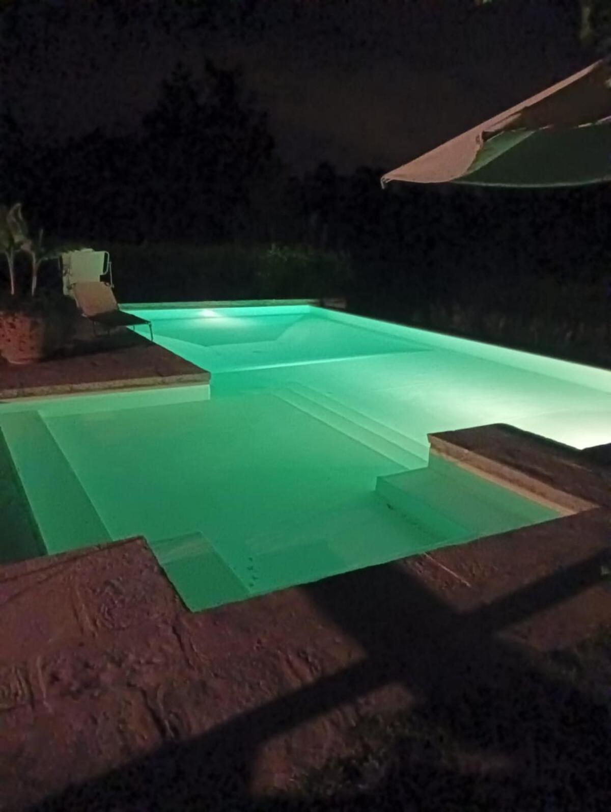 Tuscan Hills - Stonehouse, Garden & Pool ヴィッキオ エクステリア 写真